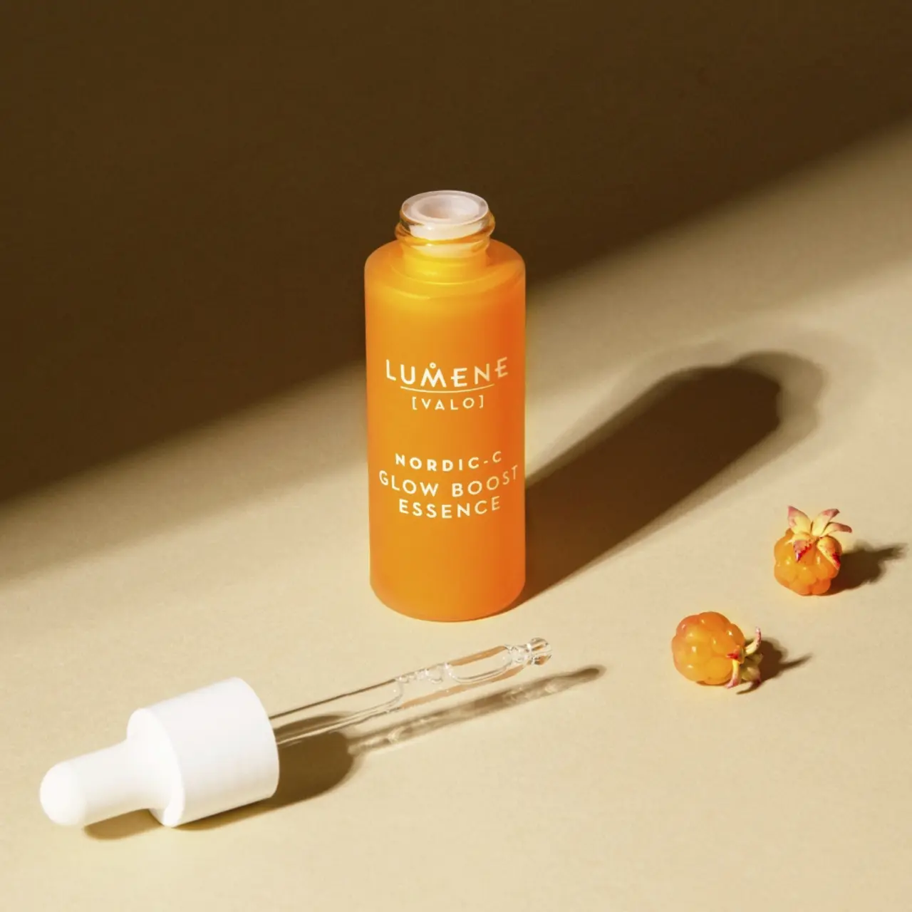 Lumene 北极芸莓VC 亮白 玻尿酸无油精华30ml